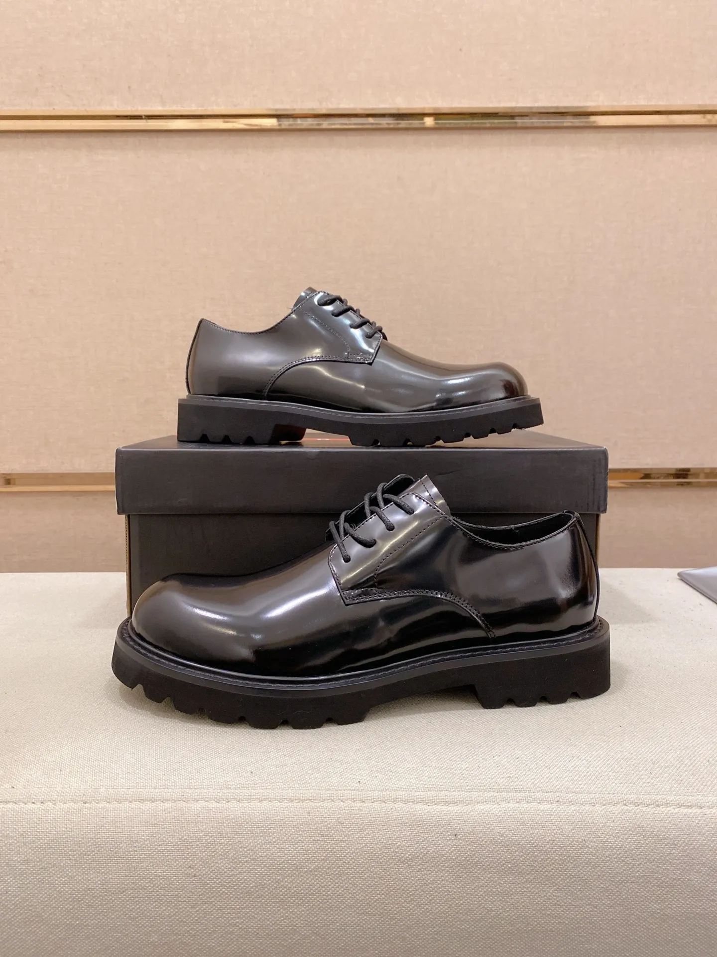 Factory price 640💰 🍁🍁High version High-quality new PRADA (Prada) counters are launched simultaneously, new men's shoes, 😘fabrics are selected from imported lacquered first-layer cowhide, and imported cowhide lining. 👍🏿 High-end ☄️ air-cushion molded anti-slip rubber outsole, exquisite lines, simple and elegant, comfortable and high-end for leisure travel. Code number: 38 to 45